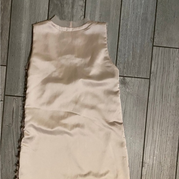 Elegant Rose Patterned Tan Blouse - Picture 4 of 7